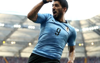 雷速电竞快讯-乌克兰队球迷高唱助威歌曲