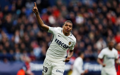 雷速电竞动态-伊布评价瑞典队现任主帅