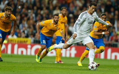 雷速电竞精华-克瓦拉茨赫利亚面对门将推射远角